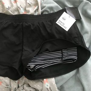Senita Running shorts NWT